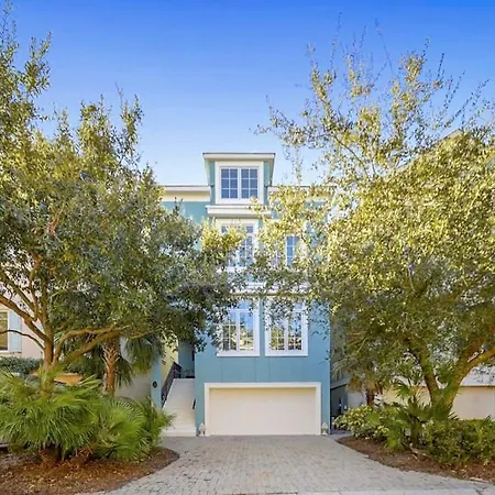 27 Corine Lane- Near Ocean Home With Pool, Seasonal Beach Shuttle! Free Activities Included